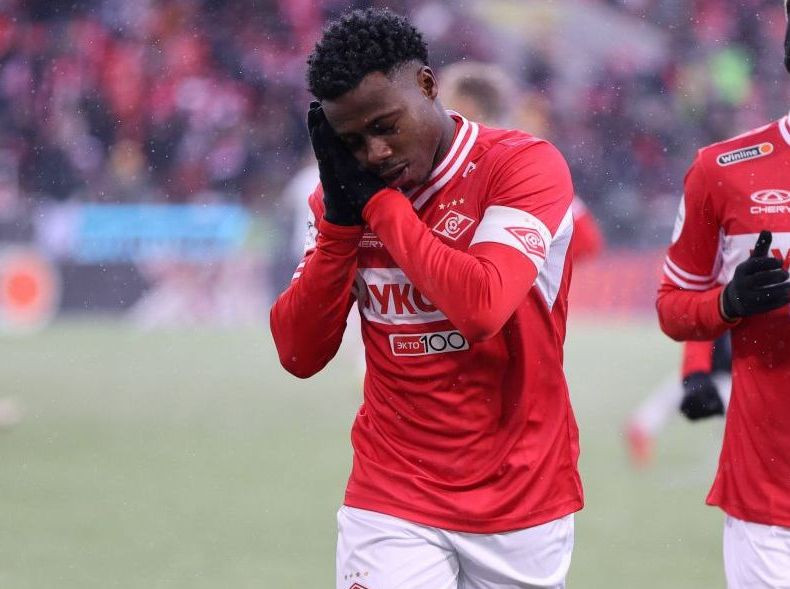 Atacantul cu 50 de selecții la naționala Olandei, condamnat la 18 luni de &icirc;nchisoare pentru că și-a &icirc;njunghiat vărul!