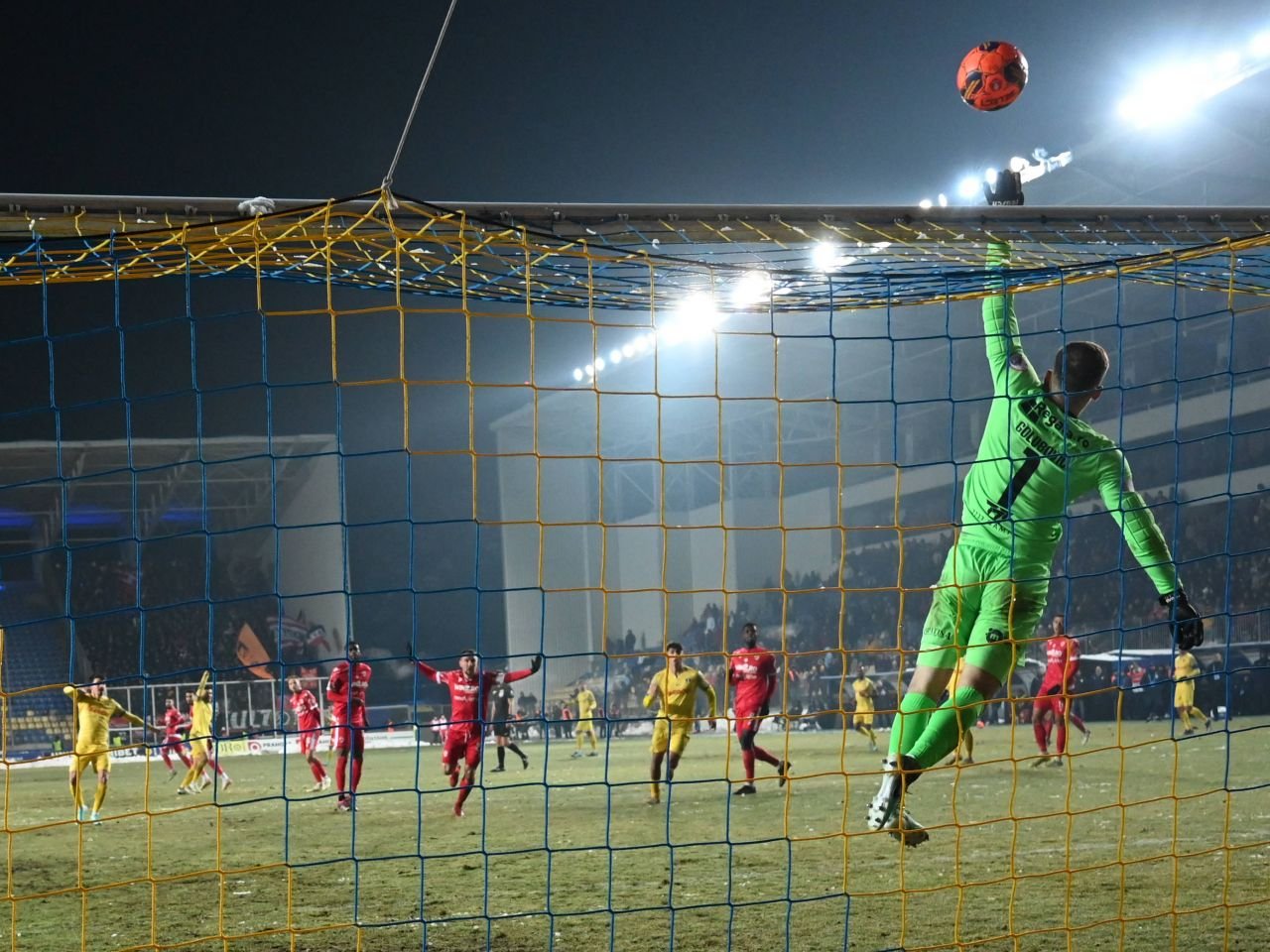 Pe cine vor suporterii lui Dinamo căpitan al ”câinilor”, după ce Lucas a plecat și Patriche va prinde mai rar primul ”11”_9