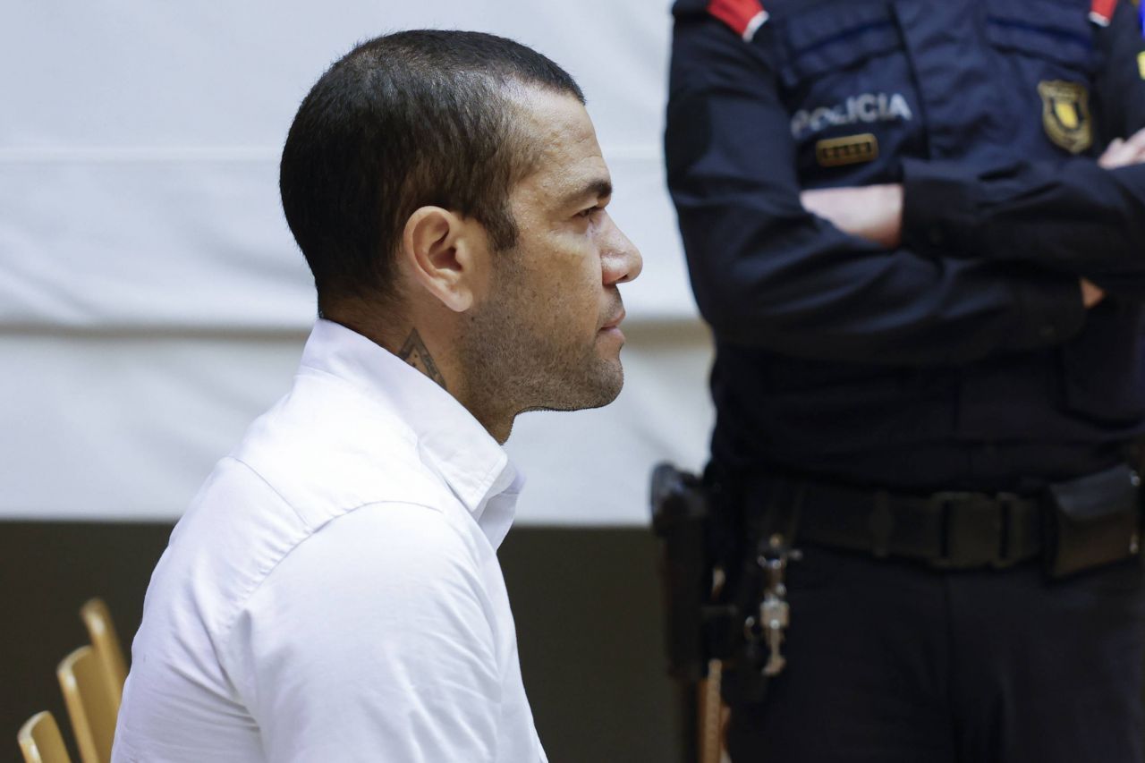 Câți bani cheltuie Dani Alves în închisoare și cum a ajuns să arate după un an într-o celulă de 2,5 metri_6