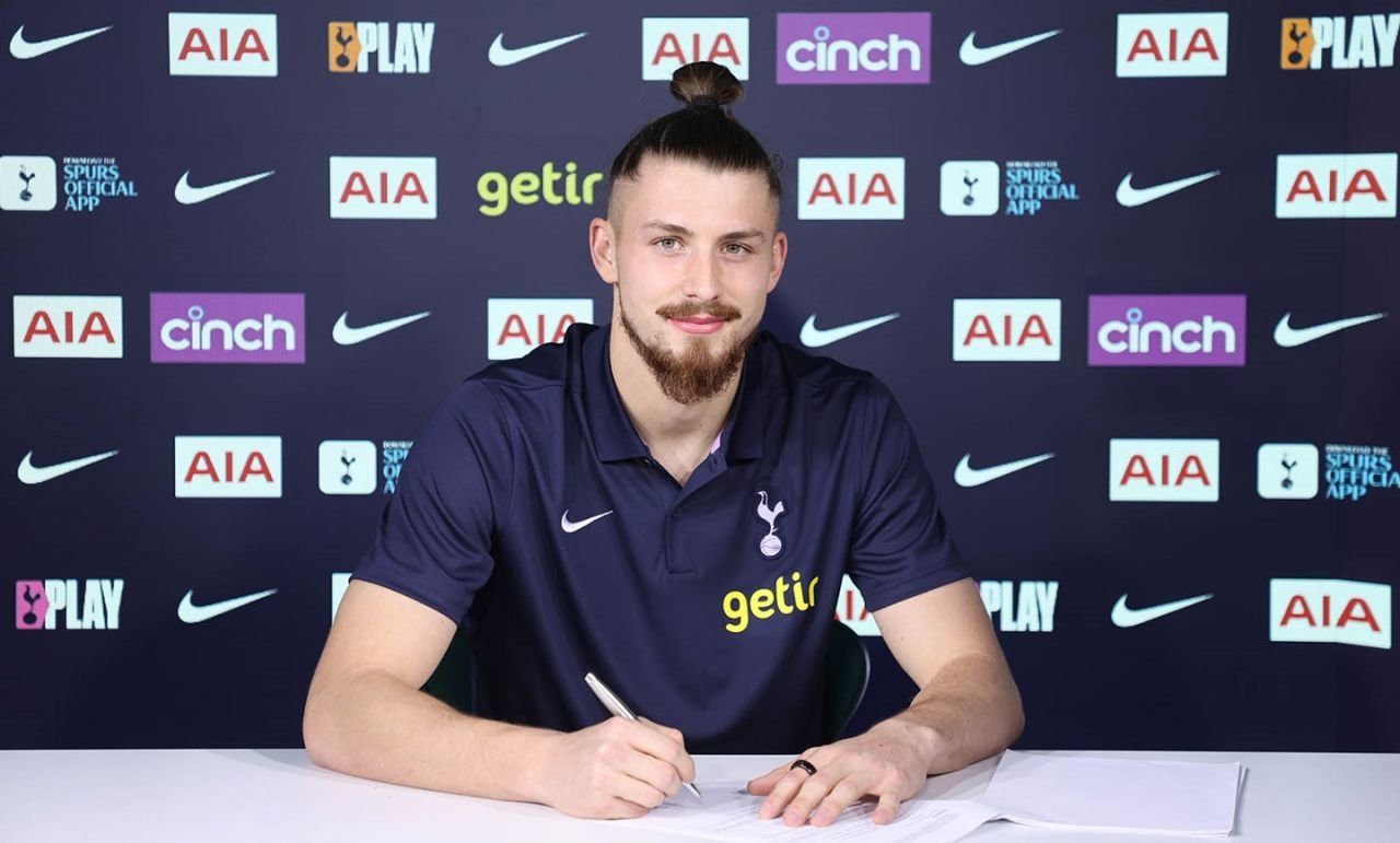Tottenham lămurește situația lui Radu Drăgușin după cele 3 meciuri de 10 minute