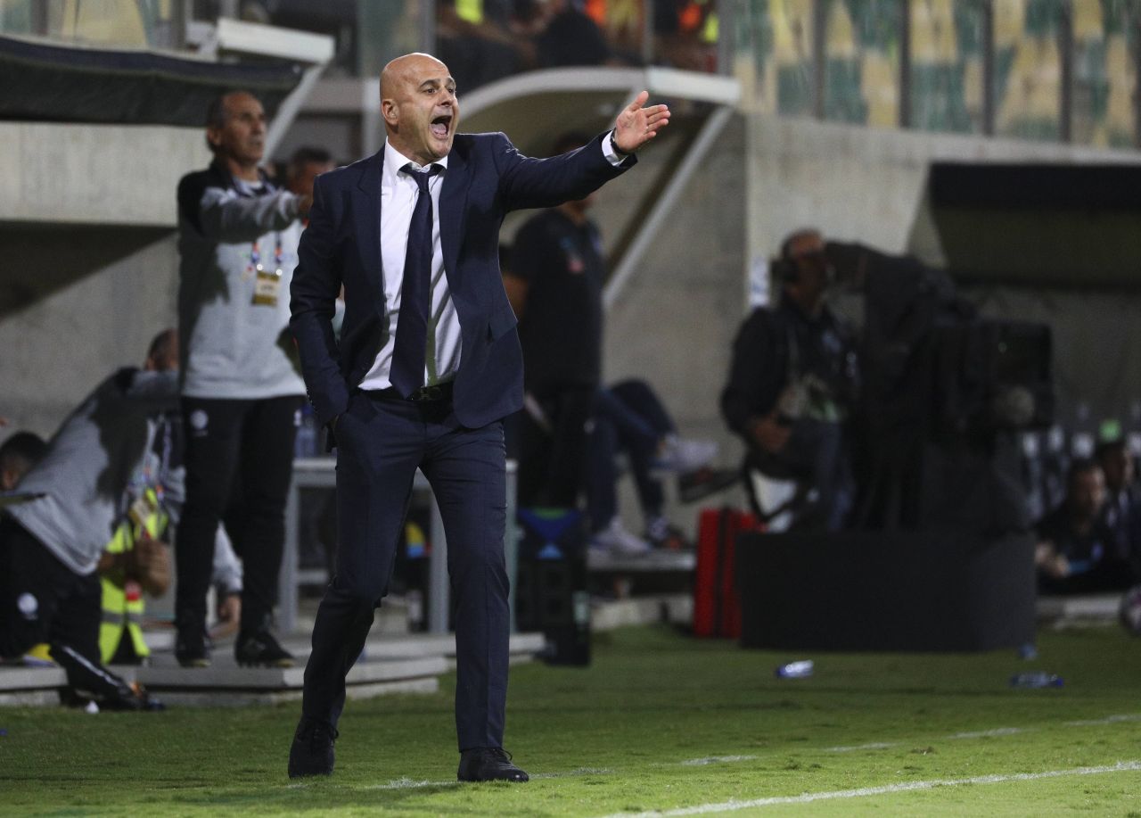 Ne temem și de ei? Cipru e antrenată de o fostă glorie în Premier League, dar nu bate pe nimeni_2