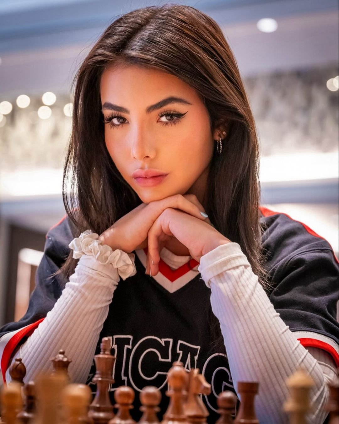 Ea este românca supranumită „cel mai sexy star din șah”! S-a întors după doi ani de absență, dar a pierdut în fața unui copil de 11 ani _44