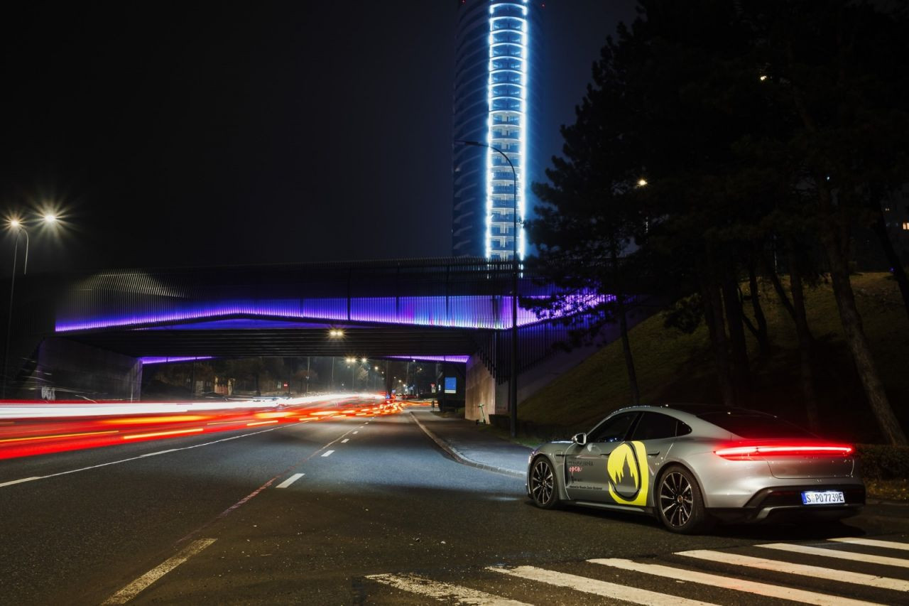 Drama unei foste inotatoare din Franta. Tanara sustine ca a fost violata timp de 3 ani, in vestiarul piscinei. Detalii CUTREMURATOARE