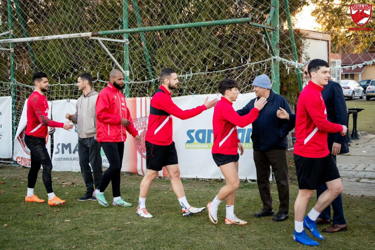 IMAGINI BESTIALE! Cum ar arata Gigi Becali, Hagi, Mutu, Petrescu, Piturca, Reghecampf sau Vintila daca ar fi domnisoare? Tineti-va BINE! Avem pozele secolului! :))_12