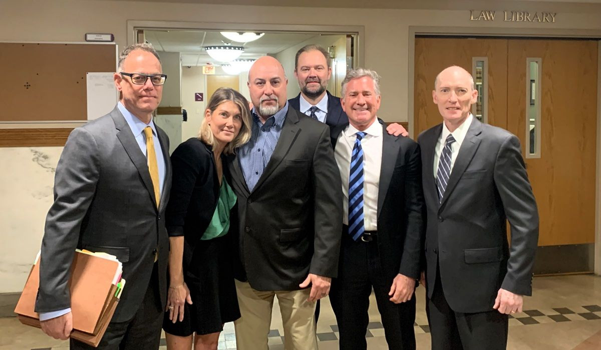 Crainicul unui liceu va primi 25 de milioane de dolari, după ce a fost acuzat pe nedrept că e rasist!