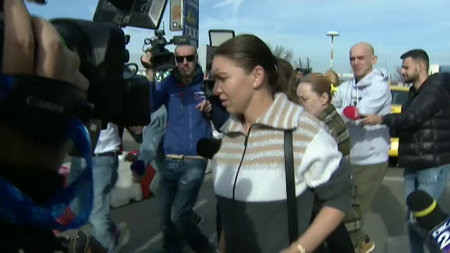 &bdquo;Vă rog să &icirc;nțelegeți!&rdquo; Primele cuvinte spuse de Simona Halep la &icirc;ntoarcerea &icirc;n Rom&acirc;nia din Elveția