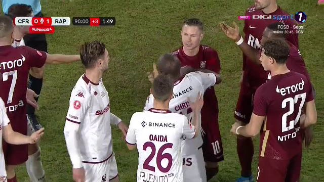 S-au încins spiritele în Gruia! Ciprian Deac l-a strâns de gât pe un adversar_3