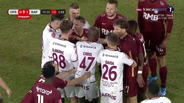 S-au încins spiritele în Gruia! Ciprian Deac l-a strâns de gât pe un adversar_6