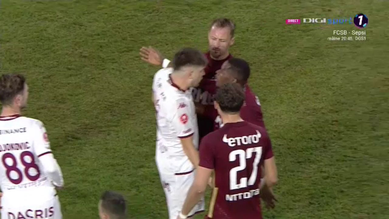 S-au încins spiritele în Gruia! Ciprian Deac l-a strâns de gât pe un adversar_12
