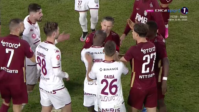 S-au &icirc;ncins spiritele &icirc;n Gruia! Ciprian Deac l-a str&acirc;ns de g&acirc;t pe un adversar
