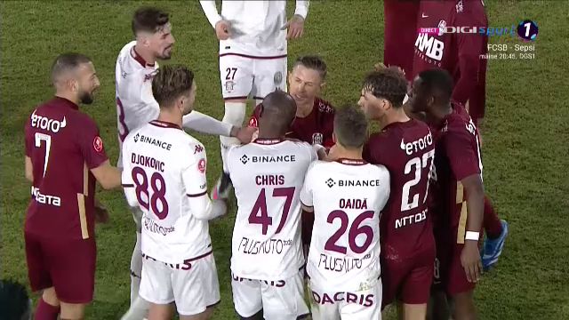 S-au încins spiritele în Gruia! Ciprian Deac l-a strâns de gât pe un adversar_21