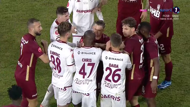 S-au încins spiritele în Gruia! Ciprian Deac l-a strâns de gât pe un adversar_22