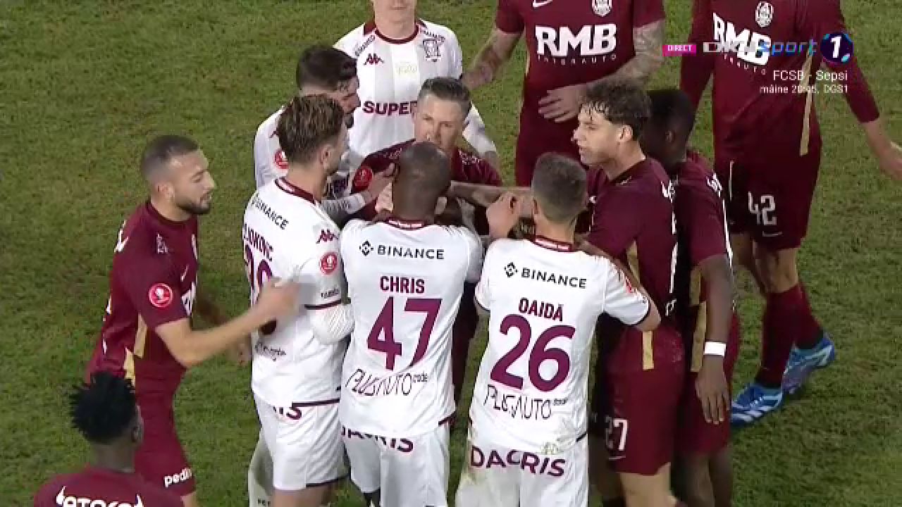 S-au încins spiritele în Gruia! Ciprian Deac l-a strâns de gât pe un adversar_23