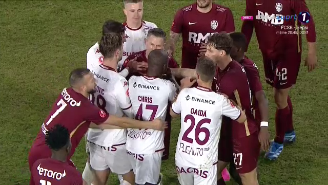 S-au încins spiritele în Gruia! Ciprian Deac l-a strâns de gât pe un adversar_24