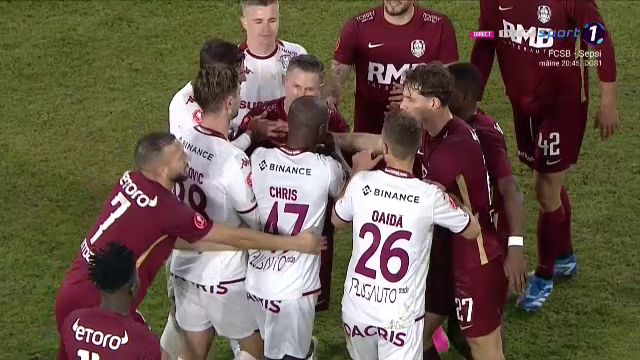 S-au încins spiritele în Gruia! Ciprian Deac l-a strâns de gât pe un adversar_24