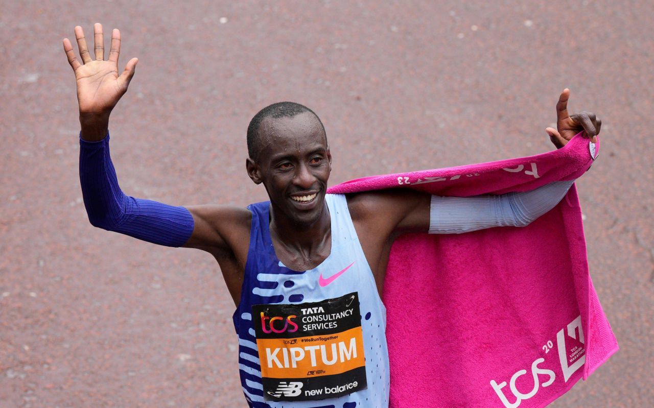 A murit Kelvin Kiptum, deținătorul recordului mondial la maraton! Sportivul-fenomen avea doar 24 de ani_2