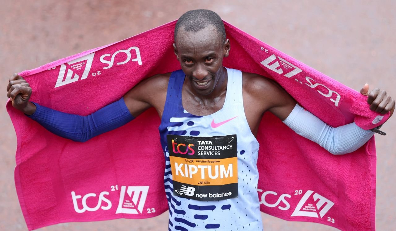 A murit Kelvin Kiptum, deținătorul recordului mondial la maraton! Sportivul-fenomen avea doar 24 de ani_3