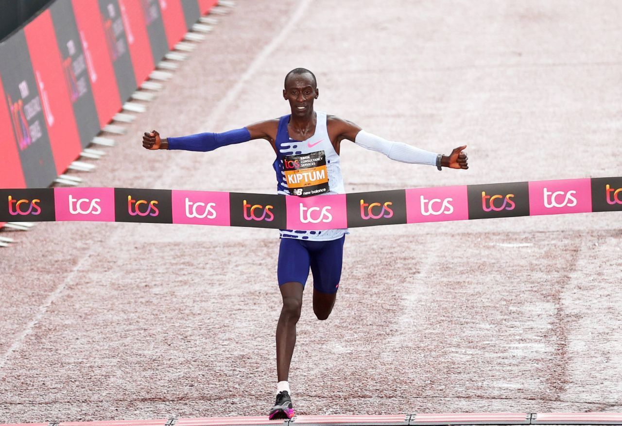 A murit Kelvin Kiptum, deținătorul recordului mondial la maraton! Sportivul-fenomen avea doar 24 de ani_1