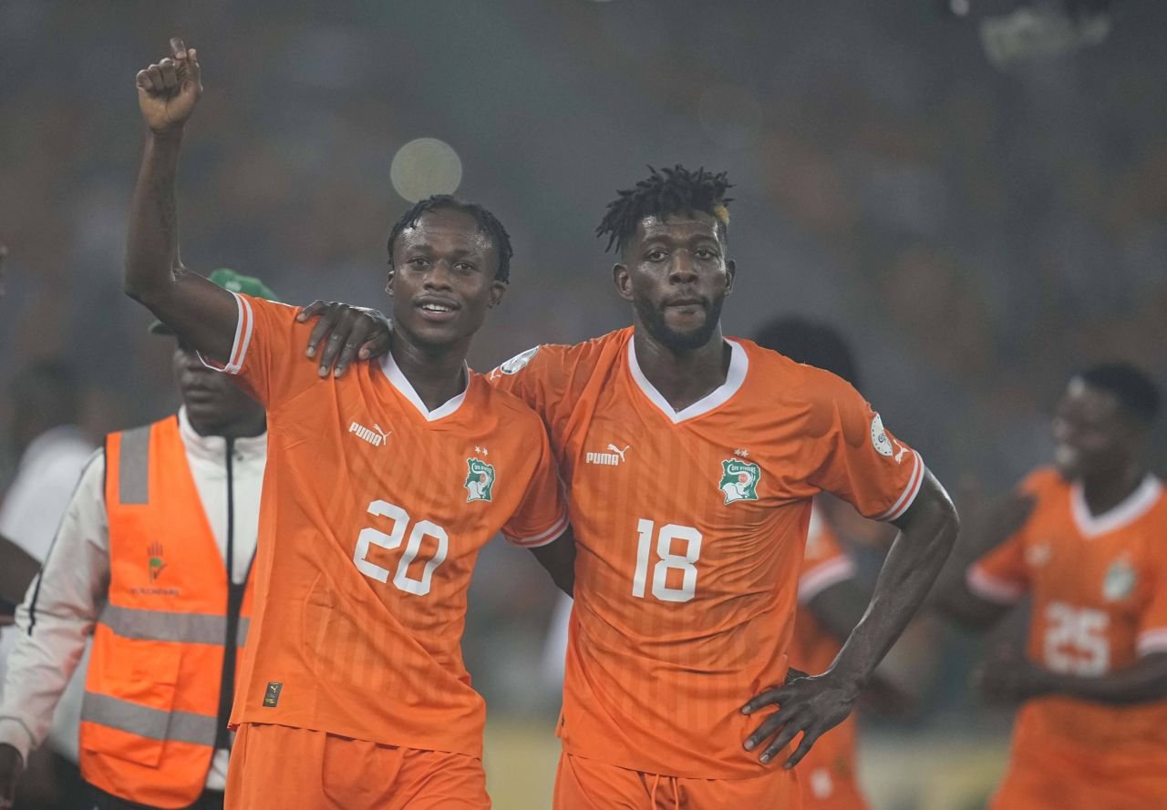 Supraviețuitorii, ediția de Africa: un antrenor demis, un eșec cu 0-4 și un „Di Matteo” care le-a adus trofeul!   _2