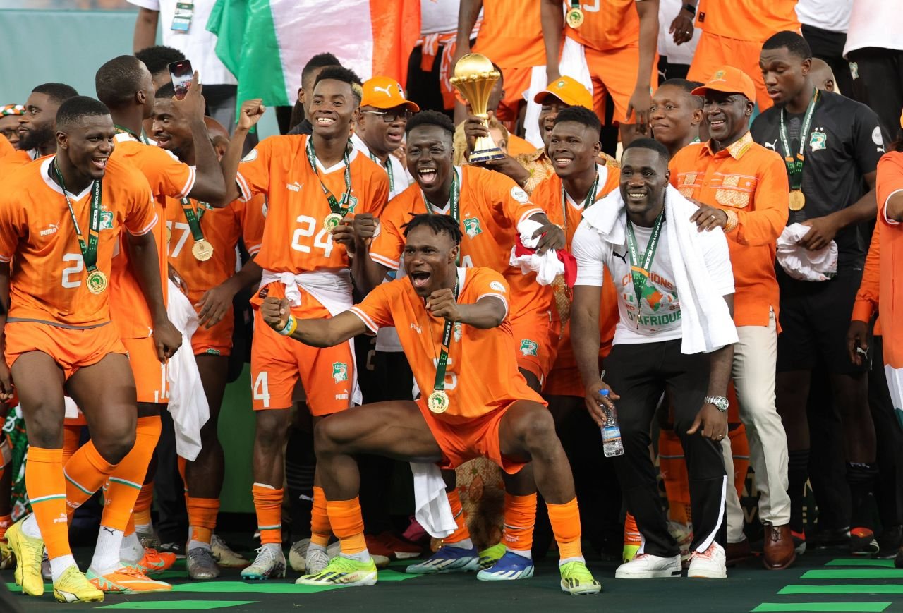 Supraviețuitorii, ediția de Africa: un antrenor demis, un eșec cu 0-4 și un „Di Matteo” care le-a adus trofeul!   _6