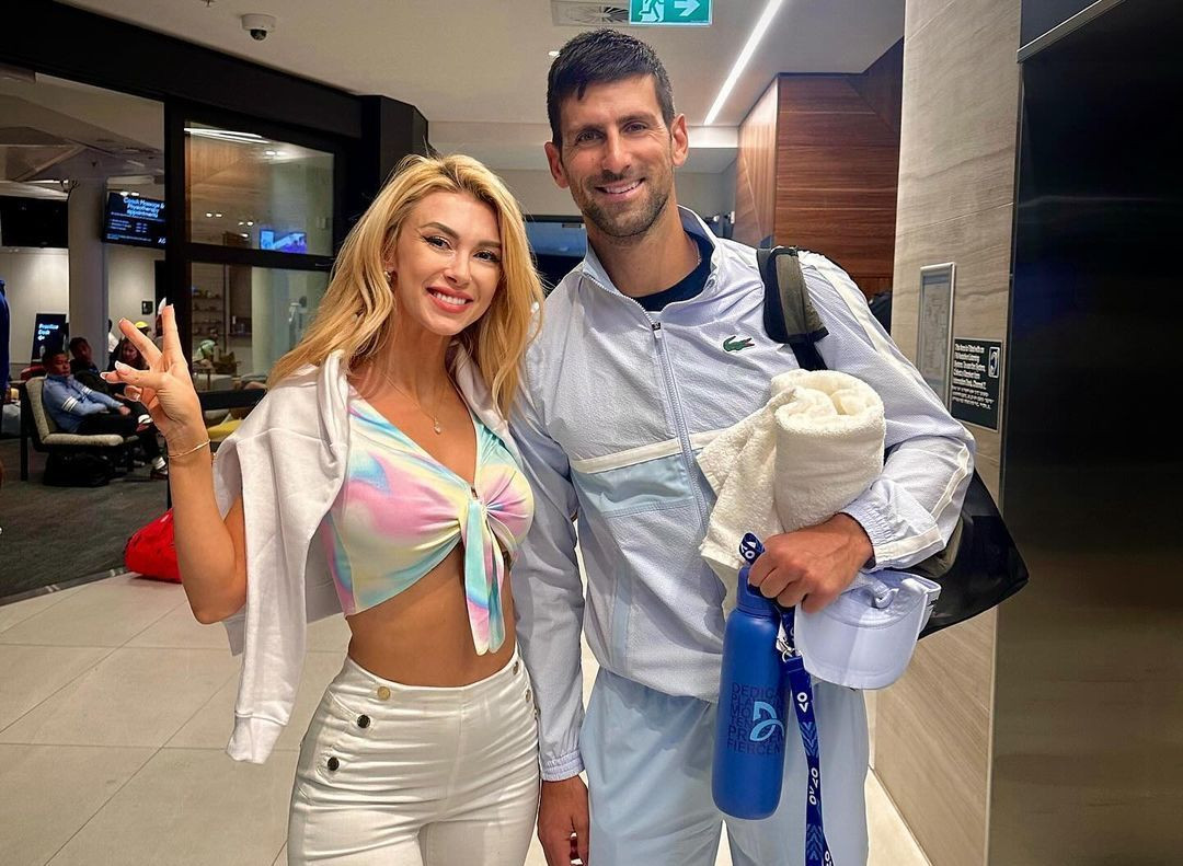 FOC si EXPLOZII: nebunie pe Anfield! Mii de oameni au incalcat ORICE regula si s-au dus la stadion! Politistii, DISPERATI pe strazi la petrecerea de titlu a lui Liverpool! Super-imagini!_2