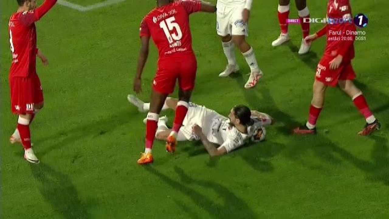 Gest oribil în Liga 1: și-a călcat intenționat adversarul căzut pe gazon_6