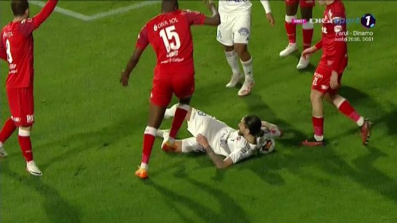 Gest oribil în Liga 1: și-a călcat intenționat adversarul căzut pe gazon_7