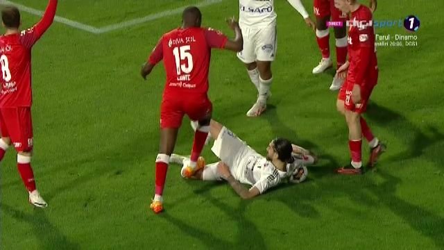 Gest oribil în Liga 1: și-a călcat intenționat adversarul căzut pe gazon_9