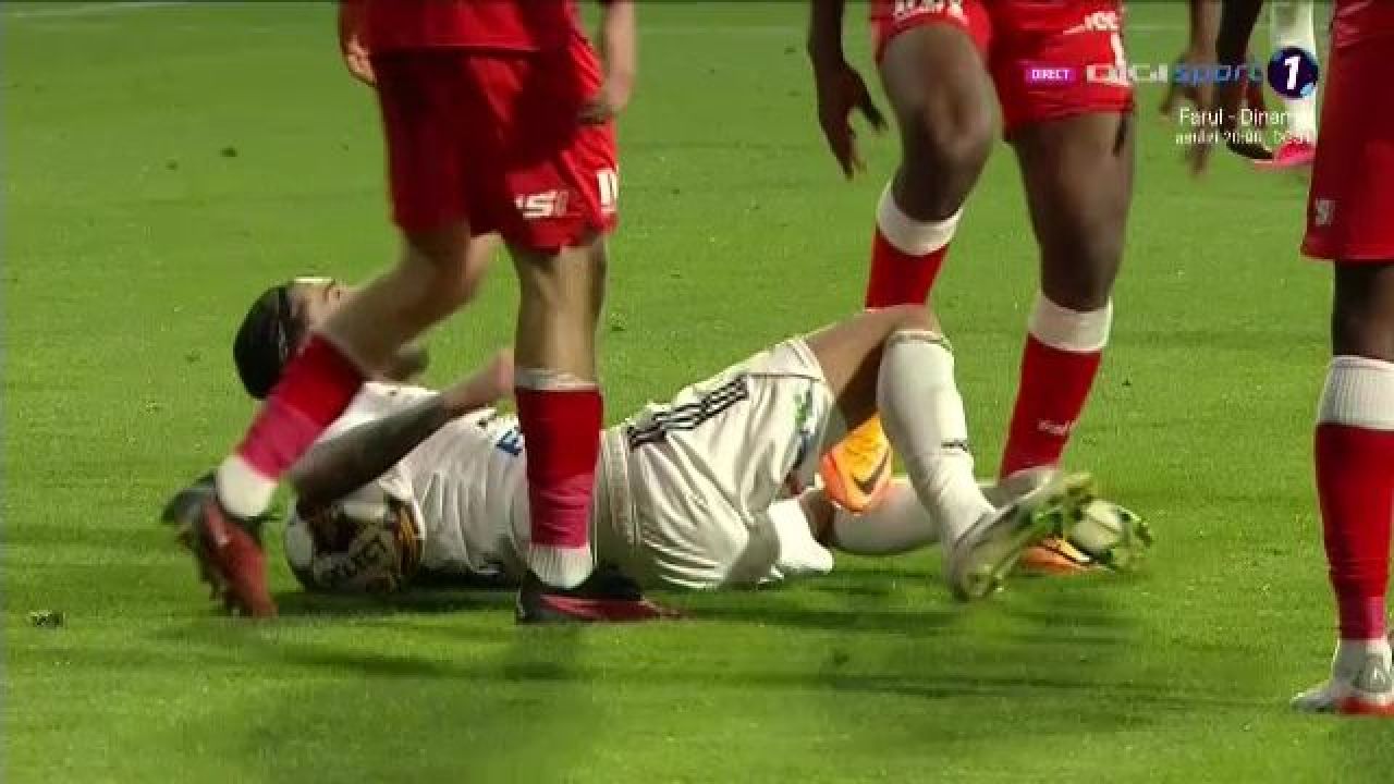Gest oribil în Liga 1: și-a călcat intenționat adversarul căzut pe gazon_18