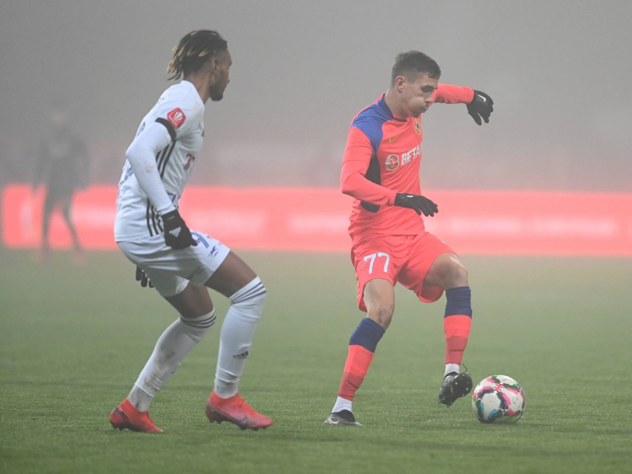 Cu ce echipă a semnat fostul fundaș st&acirc;nga al lui FCSB. Gigi Becali era &icirc;nc&acirc;ntat: &rdquo;&Icirc;mi place mie de el, cu asta basta!&rdquo;