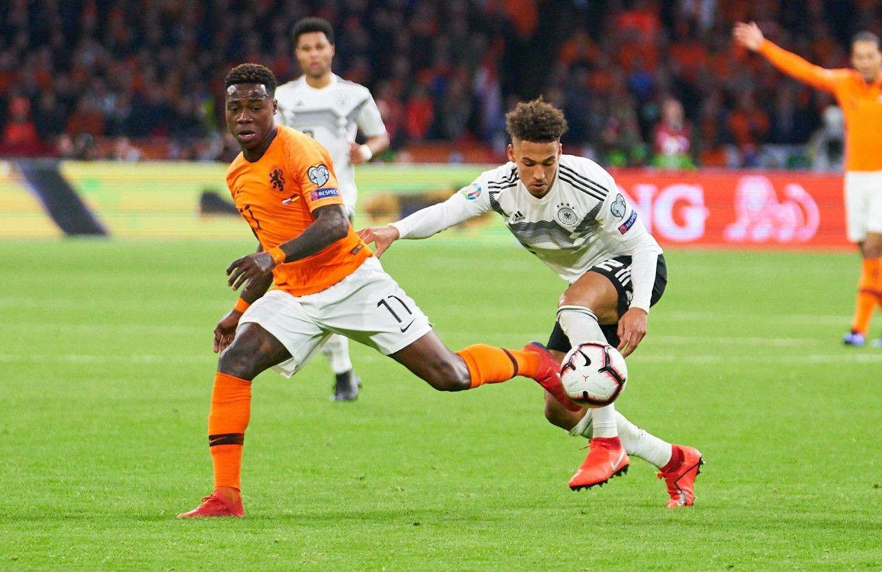 Ani grei de &icirc;nchisoare pentru trafic de 1400 kg de cocaină pentru atacantul cu 50 de selecții la naționala Olandei!