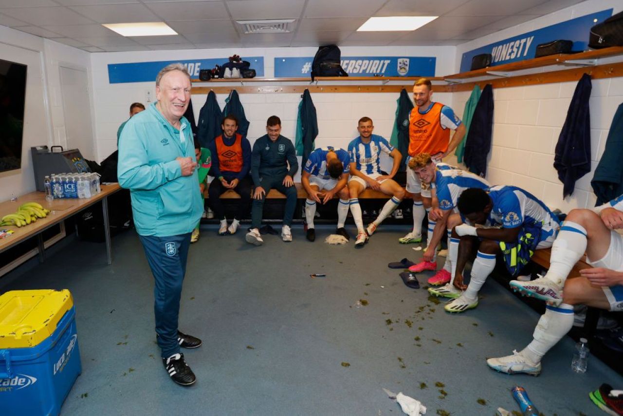 Concurență pentru Mircea Lucescu. Carismaticul Neil Warnock a preluat o echipă, la 75 de ani_4