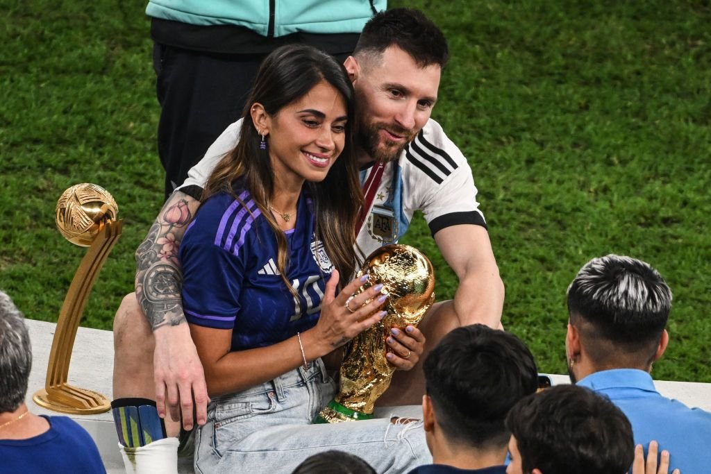 Imagini nemaivăzute după finala Cupei Mondiale din Qatar. Lionel Messi, &icirc;n prim-plan alături de soția sa