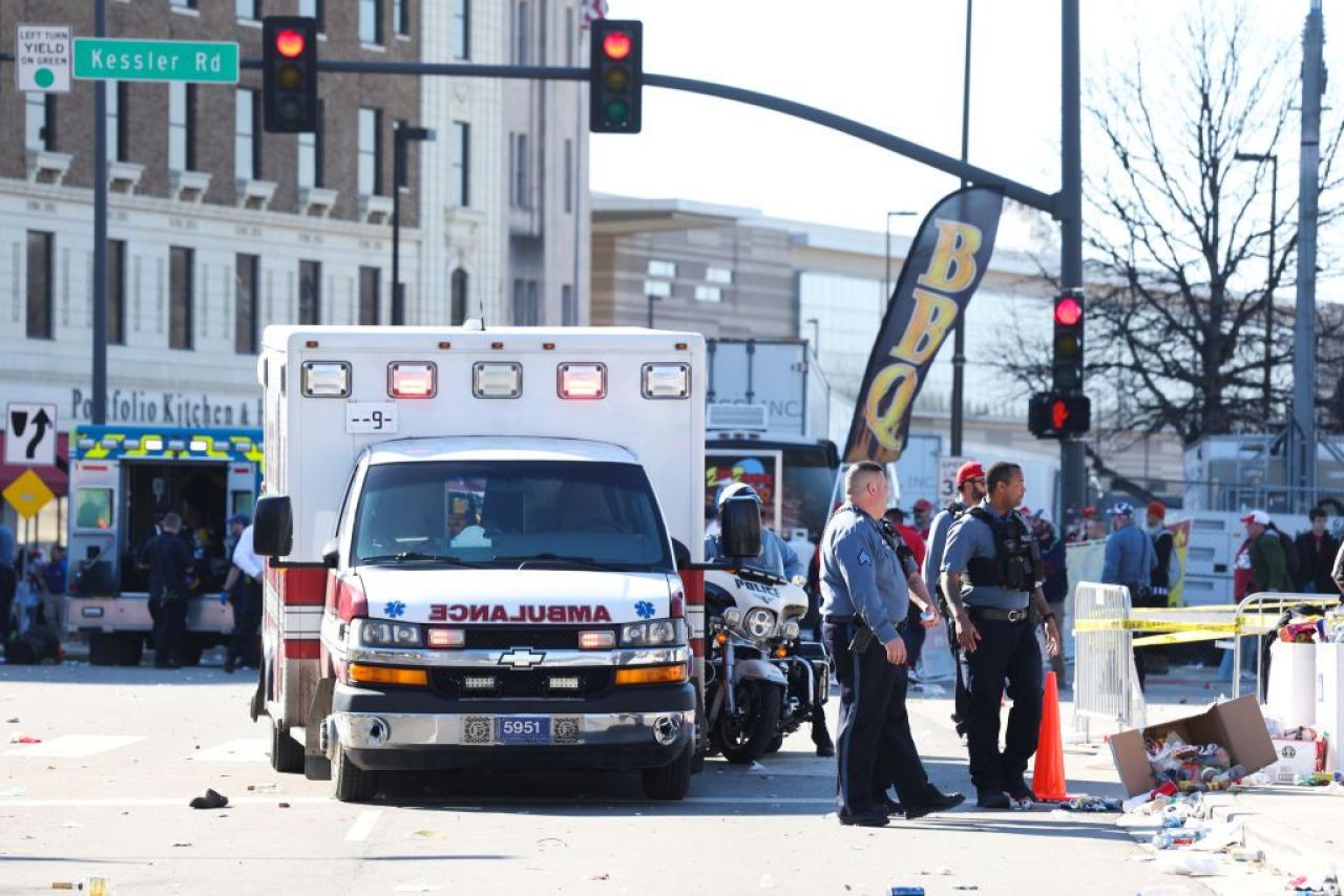 Tragedie la sărbătoarea paradei pentru succesul de la Super Bowl, în Kansas City! O persoană a fost ucisă și mai multe rănite _2