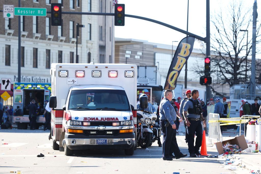 Tragedie la sărbătoarea paradei pentru succesul de la Super Bowl, în Kansas City! O persoană a fost ucisă și mai multe rănite _2