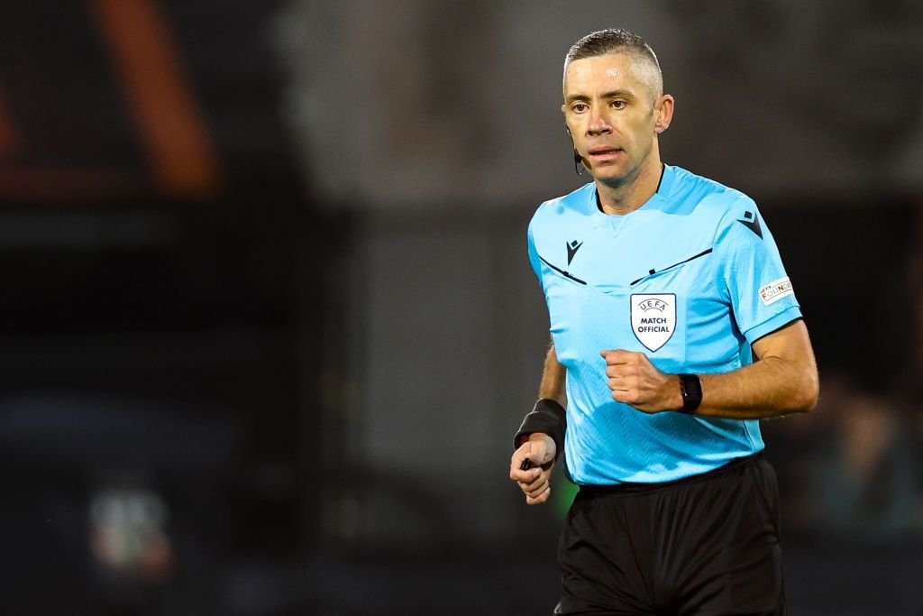 Radu Petrescu, făcut K.O. cu mingea în Feyenoord - AS Roma! Momentul în care arbitrul român a fost lovit _5