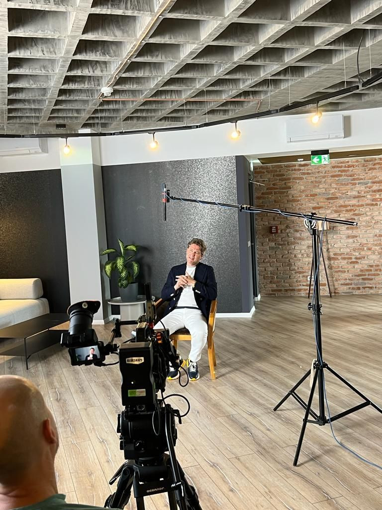 MIAUUU! S-a urcat cu tocuri in hamac. Poza in BIKINI cu care actrita Kate Beckinsale a celebrat ZIUA INTERNATIONALA A PISICII_2