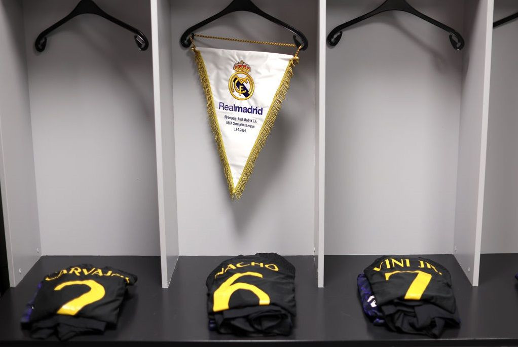 Mia Khalifa nu a uitat de unde a plecat! Fosta actrita vinde obiectul cu care a scris istorie in industria filmelor pentru adulti! Ce vrea sa faca cu banii_8