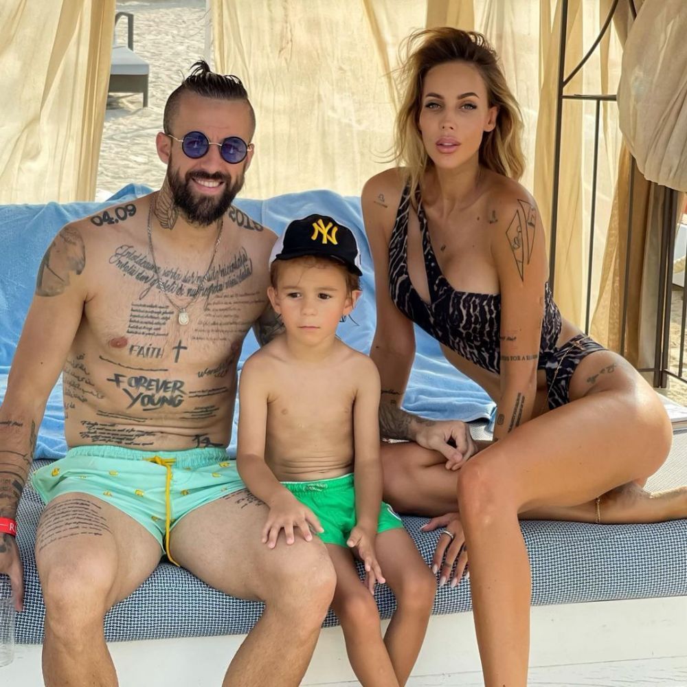 Mia Khalifa nu a uitat de unde a plecat! Fosta actrita vinde obiectul cu care a scris istorie in industria filmelor pentru adulti! Ce vrea sa faca cu banii_13