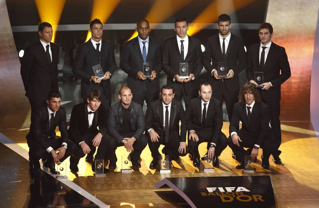 Mia Khalifa nu a uitat de unde a plecat! Fosta actrita vinde obiectul cu care a scris istorie in industria filmelor pentru adulti! Ce vrea sa faca cu banii_12