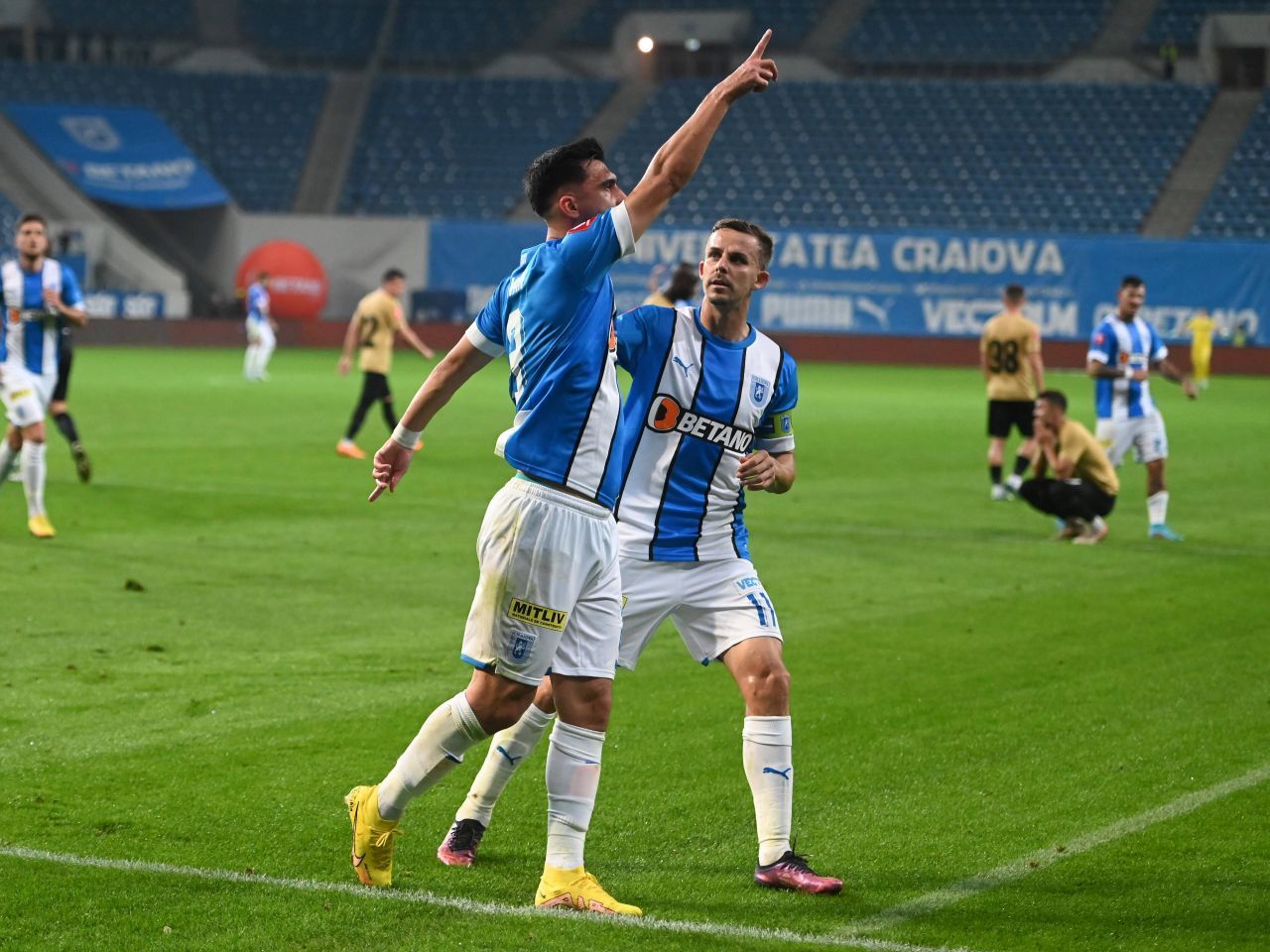 FC Botoșani - CS Universitatea Craiova 2-2! Oltenii au revenit de la 2-0 și au plecat cu un punct din Moldova_2