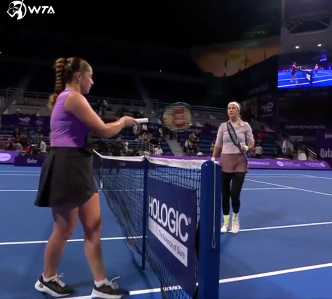 Ostapenko și fair-play-ul! Gestul de răzbunare comis față de Azarenka după ce a pierdut un set cu 6-0_1