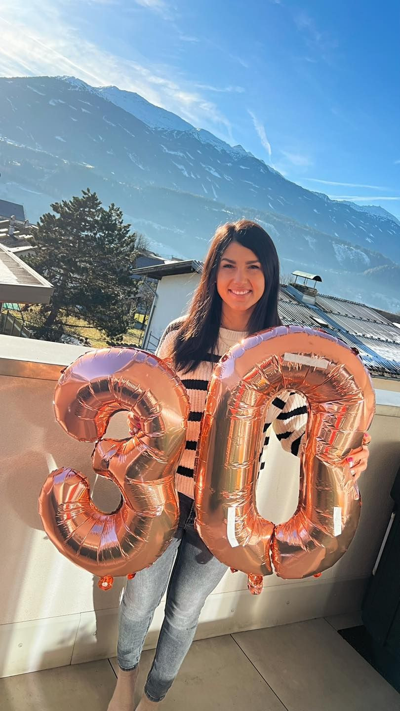 Parca e SCULPTATA! Super-vedeta lui Tottenham care s-a bucurat in vacanta de PEISAJE de vis. Plajele din Mykonos plang dupa ea