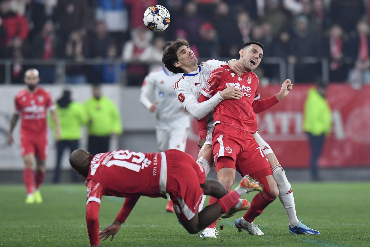 Oțelarii cotonogarii! Număr enorm de faulturi comise de Oțelul Galați &icirc;n meciul pierdut cu Dinamo, scor 1-3