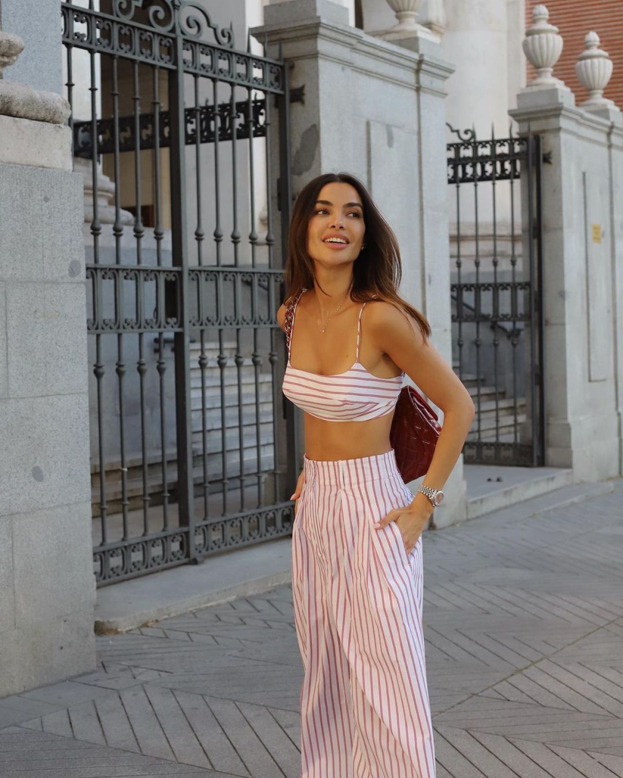 Iti taie RESPIRATIA! Demi Rose a incins atmosfera si s-a fotografiat fara sutien_1