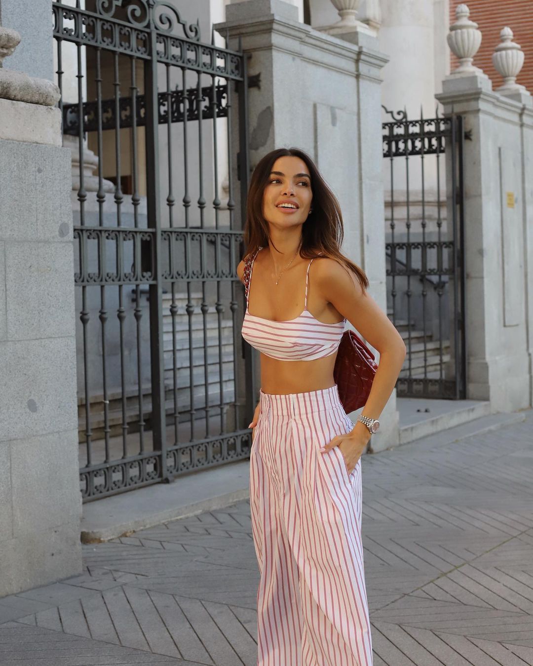 Iti taie RESPIRATIA! Demi Rose a incins atmosfera si s-a fotografiat fara sutien_1