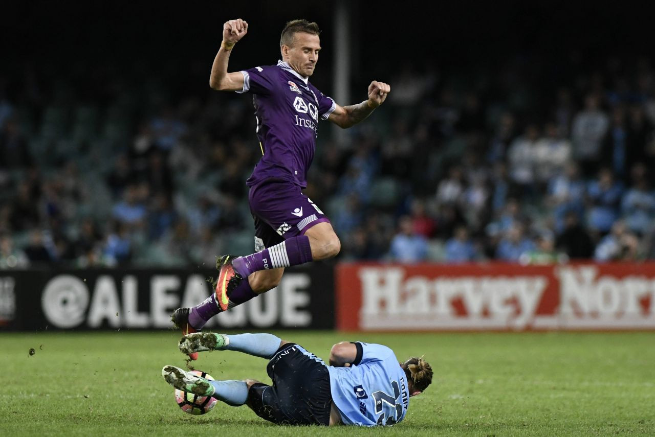Globe-trotter-ul Lucian Goian: a jucat în China, India și Australia! Adversari: Malouda, Robbie Keane, Riise, Berbatov și Anelka: 