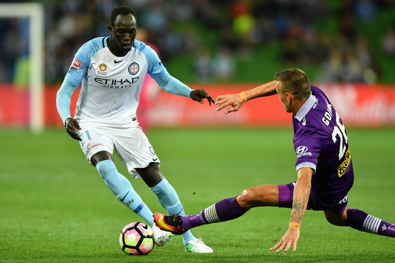 Globe-trotter-ul Lucian Goian: a jucat în China, India și Australia! Adversari: Malouda, Robbie Keane, Riise, Berbatov și Anelka: 