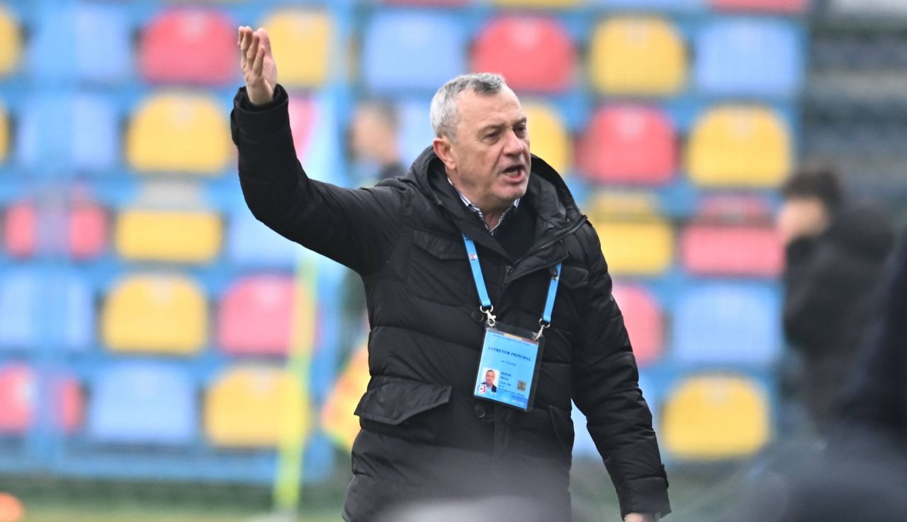 Noi probleme pentru Mircea Rednic! I s-a făcut rău la antrenament și a ajuns la spital