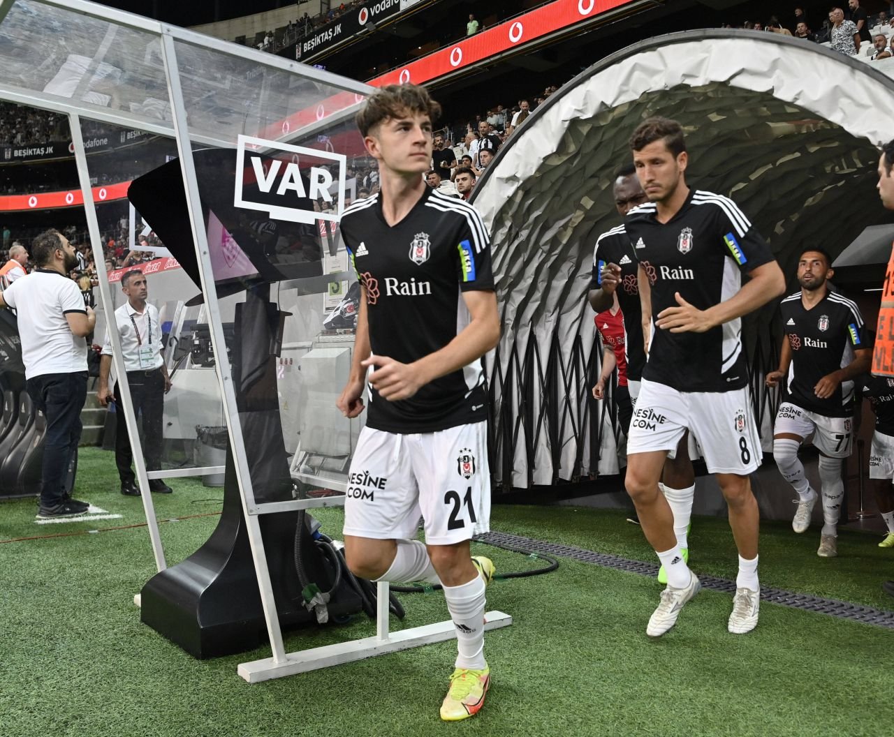 Beșiktaș i-a reziliat contractul unui fotbalist dintr-un motiv inedit